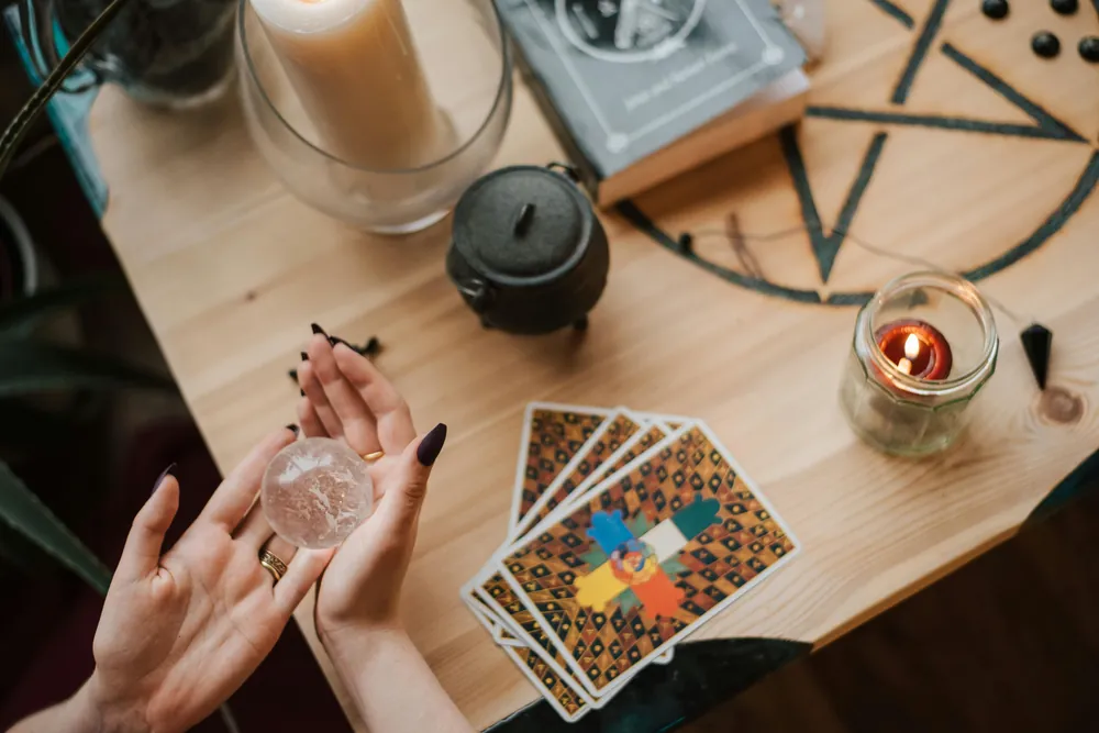 Velas de colores: significado completo y usos en rituales