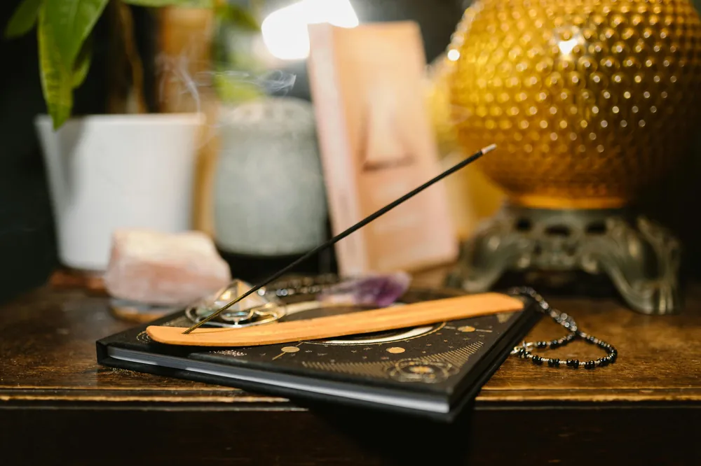 Cómo hacer un ritual de magia blanca en casa: guía paso a paso